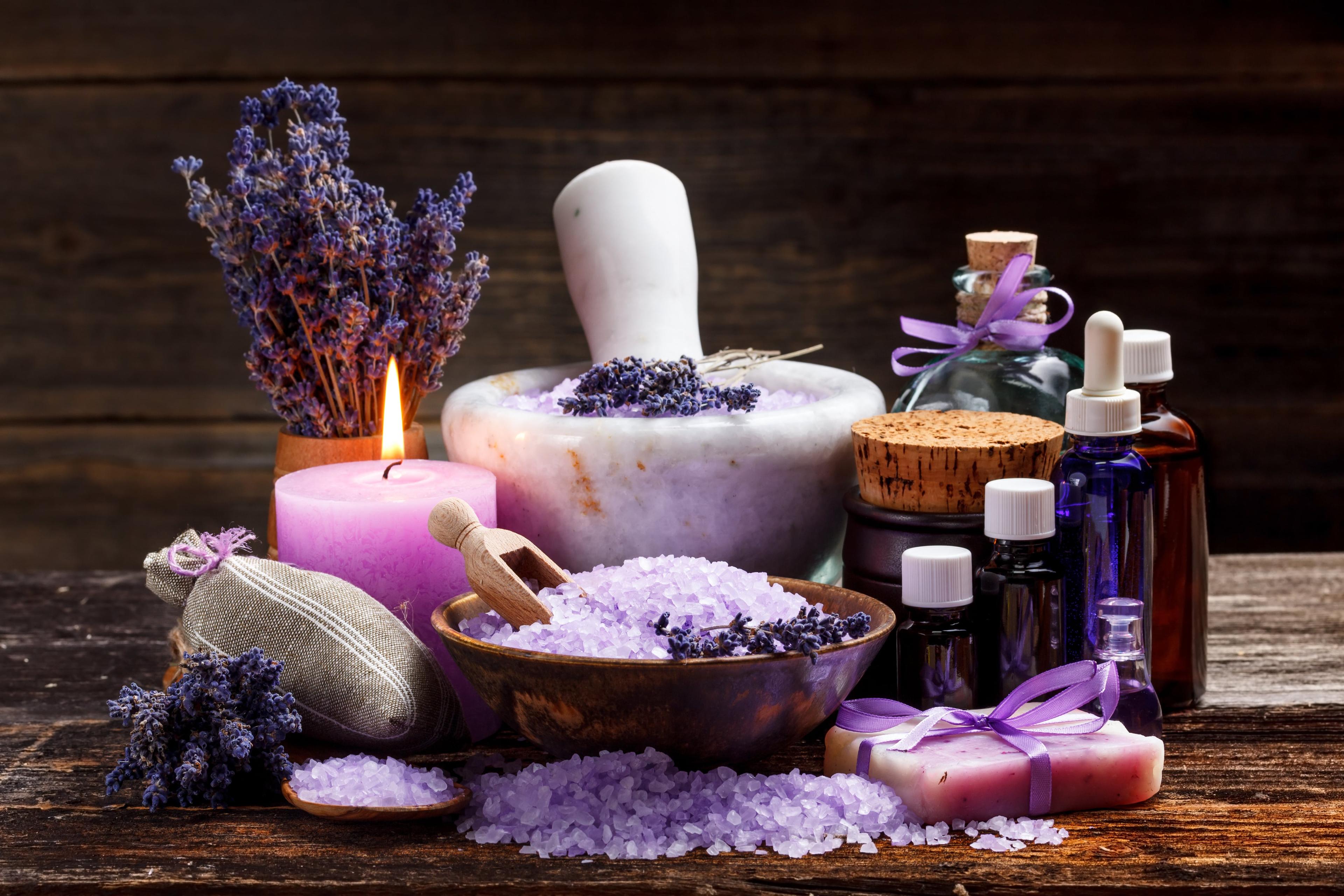 Plant-based oils and warm towels for the Full Body Aromatherapy treatment